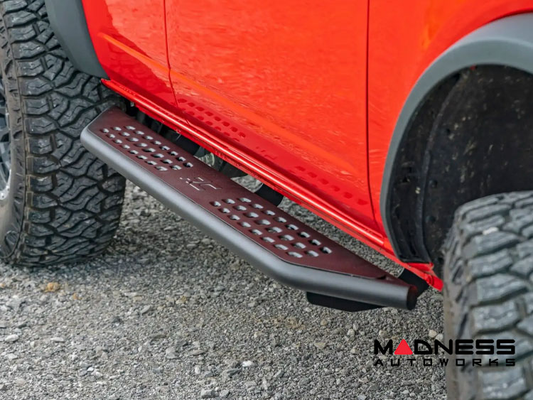 Ford Bronco Running Boards - OV2 Side Steps - Rough Country - 4 Door